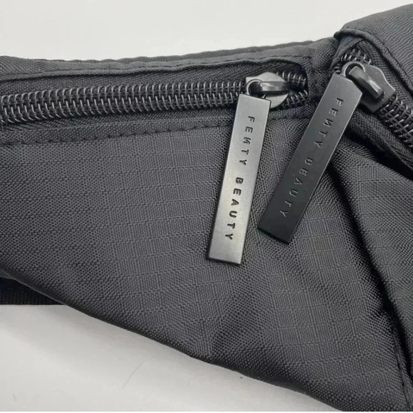 Unisex FENTY Beauty Fanny Pack Shoulder Bag Black White NEW! Waist Bag - Picture 6 of 9